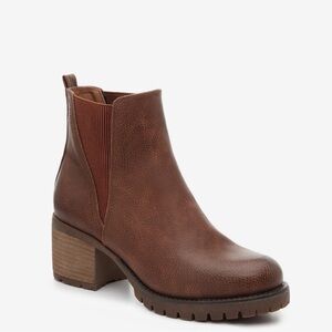 NWT MIA Jody Chelsea Boot Womens 6.5 Brown Faux Leather Heeled Lug Sole Pull On